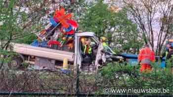 Bestuurder van bestelwagen in levensgevaar na aanrijding op E34 in Vorselaar