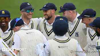 Bears beat Durham by one wicket in dramatic finale
