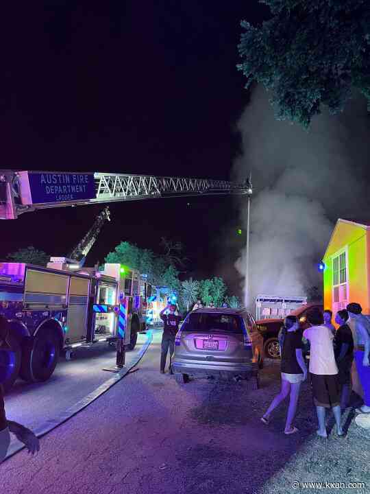Grass fire extinguished in southeast Austin near airport