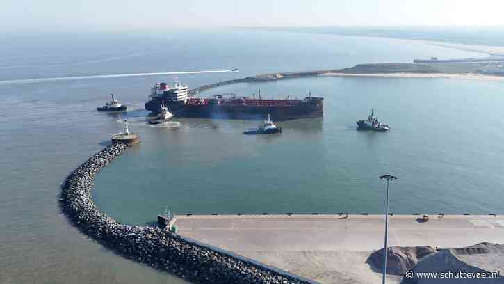 Boskalis sleept Stena Immaculate Great Yarmouth binnen