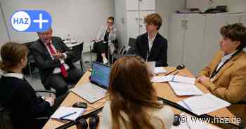 Parlament hautnah: Onlineredaktion der Internationalen Schule besucht Landtag