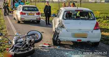 Motorrijder botst achterop auto en raakt gewond in Waddinxveen