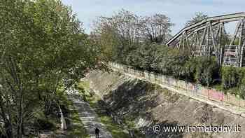 La pista ciclabile sotto il ponte di ferro è tornata percorribile