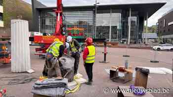 Volgende stap in metamorfose van Genk: zeven meter hoge zuil verhuist van Stadsplein naar Sint-Martinusplein
