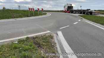 Auto überfahrt B10-Kreisverkehr: Hoher Schaden nach Niesanfall wegen Heuschnupfen