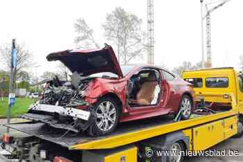 Vrouw (63) zwaargewond na zware aanrijding in Diepenbeek, brandweer moest slachtoffer uit voertuig bevrijden