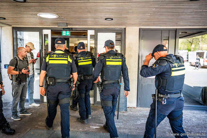 Politie beëindigt bezetting universiteitsgebouw, actievoerders verlaten pand vrijwillig