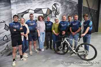 Vrienden en familie van aan ALS overleden Raf (52) blijven hem herdenken met fietstocht