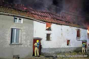 Schuur van historische hoeve afgebroken na uitslaande brand: “Het was té onveilig”