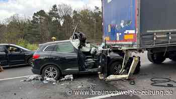 Schwerer Auffahrunfall auf A2 bei Helmstedt – zwei Verletzte
