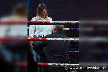 Matchmaker vraagt vriendin ten huwelijk in de ring