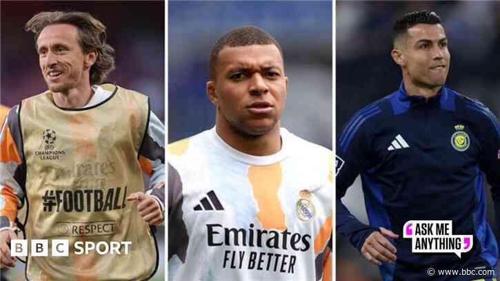 Why are footballers snubbing management?