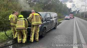 Op- en afrit Herentals-West van E313 even afgesloten door voertuigbrand