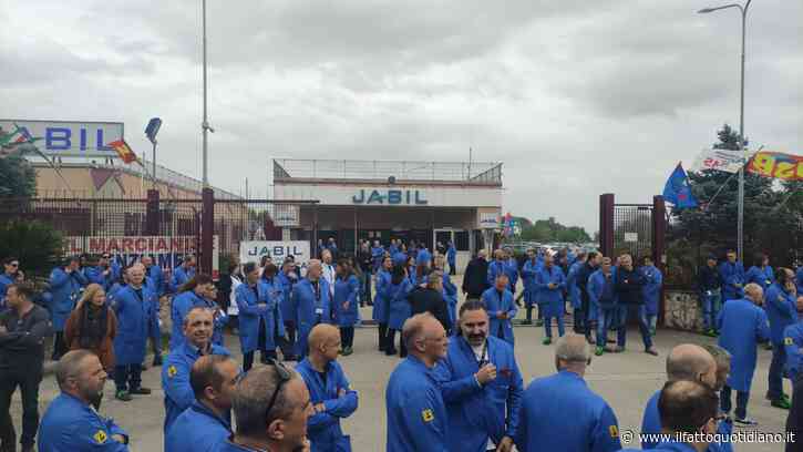 Gli operai di Jabil bloccano lo stabilimento: “No all’incontro al Mimit con Tme, non è un acquirente credibile”