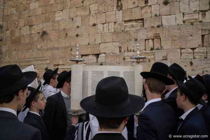 Tens of thousands of Jews gather for traditional blessing in Jerusalem