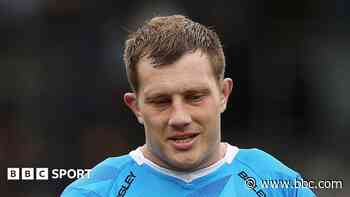 Dragons lock Carter back to face Scarlets