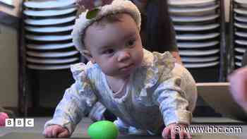 Diffyg cymorth gofal plant yn 'gosb eithafol' i rieni Cymru