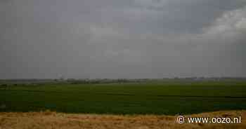 Bewolkt en gestage regenval in Landsmeer in de avond