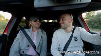 Dennis flirt er op los met 18+ grapjes in Married at First Sight