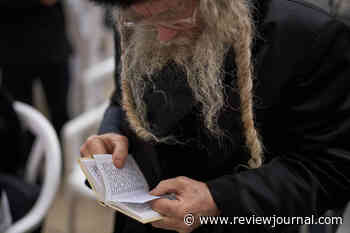 Tens of thousands of Jews gather for traditional blessing in Jerusalem