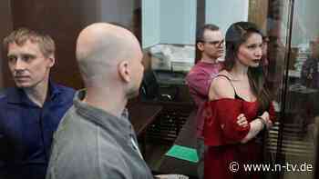 Scharfe Kritik aus Deutschland: Russisches Gericht verurteilt Journalisten als Nawalny-Mitarbeiter