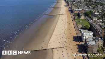 Bomb squad deals with wartime explosive found on Portobello beach