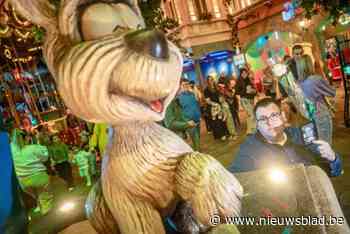 Superfan Bert (38) neemt met bloemen aan Samsonbeeld afscheid van Danny Verbiest: “Bedankt voor alles”