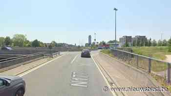 Dodelijk ongeval in Reet: bestuurder mist bocht aan rotonde en overlijdt