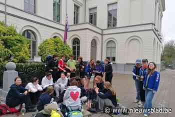 150 KSA-ers vinden slaapplaats in kanaalgemeente na eerste etappe vierdaagse ‘Joepie’