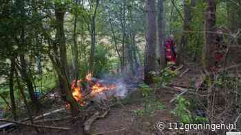 Buitenbrandje in een bosperceel aan het Van starkenborghkanaal