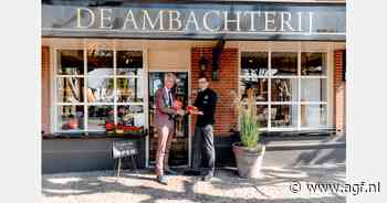 Bakkerij De Ambachterij ontvangt schildje voor Beste Aardbeienslof 2024