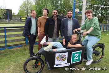 Met de bakfiets langs pleintjes om jongeren warm te maken voor activiteiten