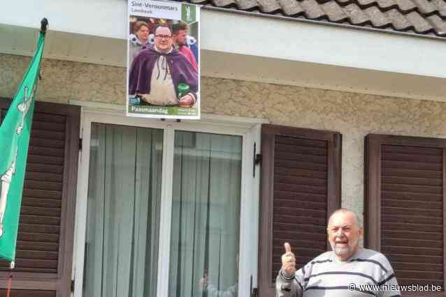 Zoals in het liedje: de paasaffiche in de dakgoot