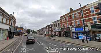 Man, 19, taken to hospital after stabbing inside restaurant in Palmers Green