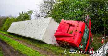 Chauffeur (71) van vrachtwagen overleden bij ongeval