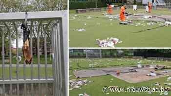 Ongezien: vandalen besmeuren straatvoetbalveld in Hoboken met 1.680 kilo afval en hangen zelfs koeienpoot op in doel