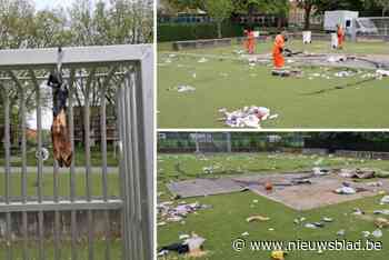 Ongezien: vandalen besmeuren straatvoetbalveld met 1.680 liter afval en hangen zelfs koeienpoot op in doel