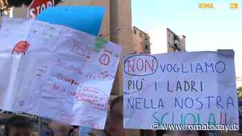 La scuola preferita dai ladri: ancora un furto alla mensa, ma scappano solo con "mezza porzione"