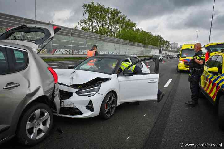 Vier auto’s betrokken bij kop-staartbotsing A12 bij Arnhem
