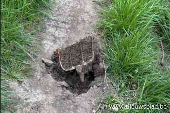 7-jarig meisje komt ten val nadat ‘mountainbike-hater’ riek in de grond begraaft