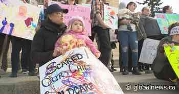 Families, child-care workers call on Saskatchewan government to sign deal