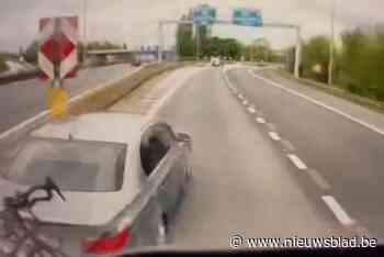 Roekeloze BMW-rijder snijdt vrachtwagen de pas af bij afrit: “Ik ben 30 jaar trucker, maar dit heb ik nog nooit meegemaakt”