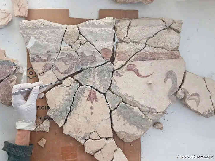 Archaeologists Uncover 4,000 Mural Fragments Dating to 2nd Century in Spain