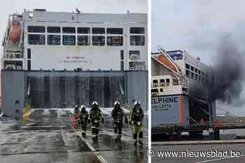 Brand in schip met ruim honderd wagens na uren blussen onder controle: “Geen gewonden”