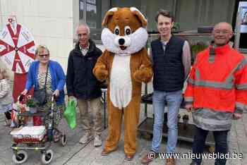 Paassfeer lokt massa volk naar markt