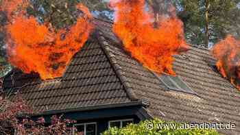 Meterhohe Flammen: Feuer zerstört Einfamilienhaus bei Hamburg