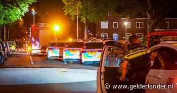 Chaos in Bennekelstraat in Eindhoven: huis zwaar beschadigd bij brand, politie moet mensen op afstand houden