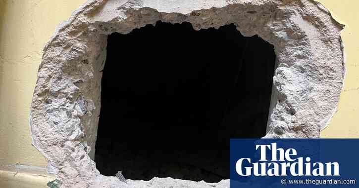 Burglars tunnel through wall to steal $10m in goods from LA jewelry store