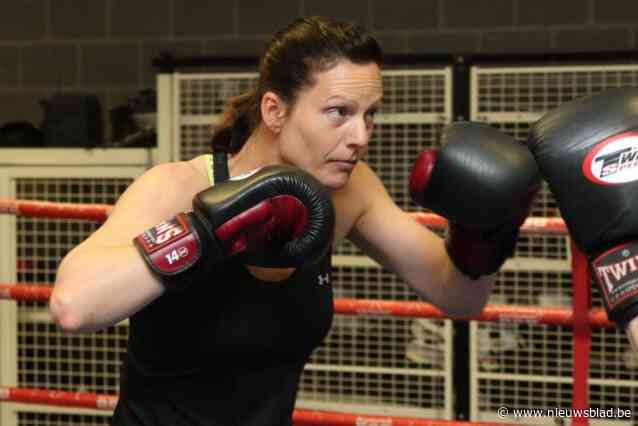 Stefanie (42) wil ervaren hoe het voelt om een echte kamp te boksen: “In de ring stappen met de overtuiging dat je beter bent dan je tegenstander”