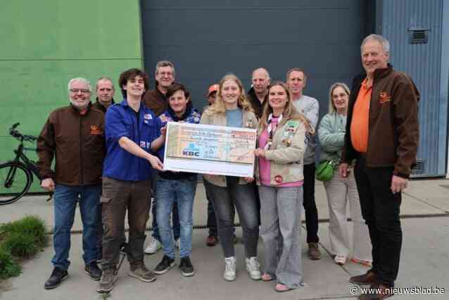 Landelijke Gilde schenkt mooie opbrengst van verlichte dorpstocht aan scouts en KSA